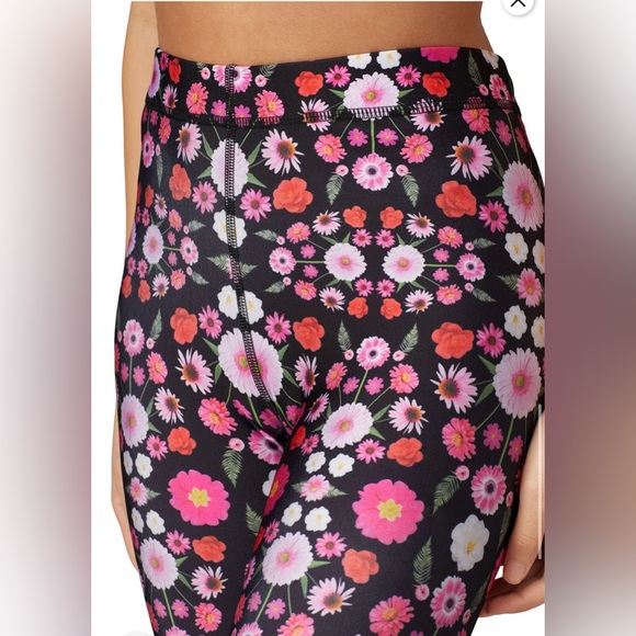 Terez Performance Floral Leggings Black Red & Pink Poppy Design Medium - Picture 3 of 5